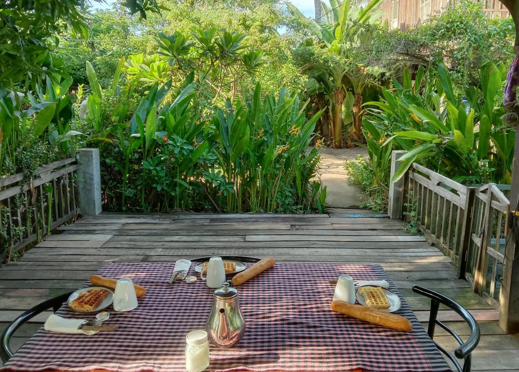 O'Hamok Family Homestay Battambang Extérieur photo